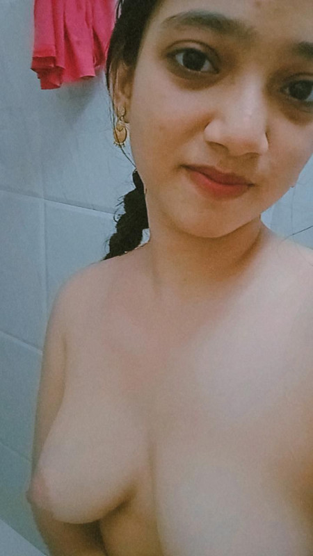 Lovely-Desi-Girlfriend-Topless-Selfies-W