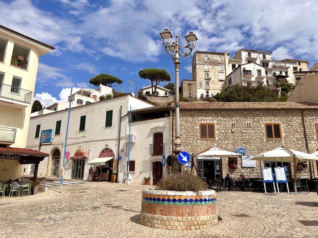 Жаркий сентябрь на побережье Тирренского моря.