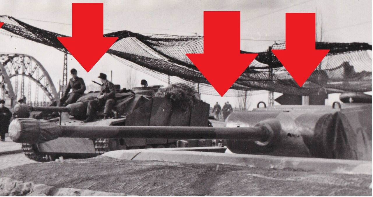 Foto,Endkampf Küstrin 1945 Oder,Stug Panzer Seitenschürzen,Panther Turm,Tarnung
