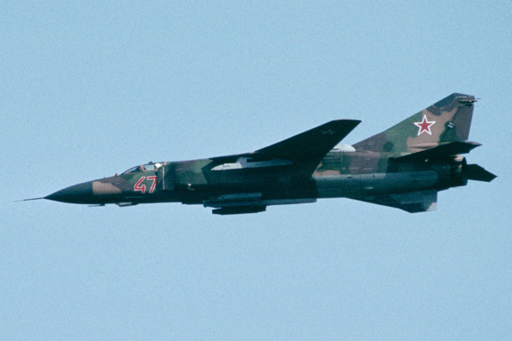 833 IAP Mig-23MLD 47 Red_0390319364_04.04.91