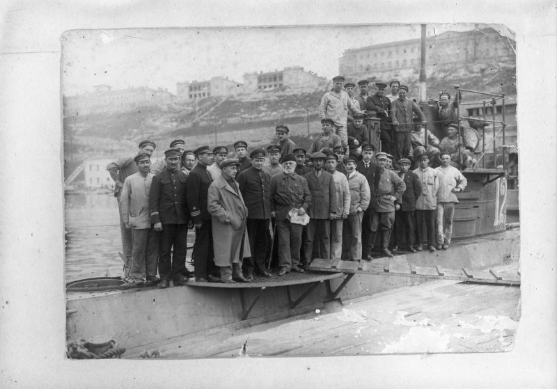 Старый большевик Миха Ухания на ПЛ АГ-12.