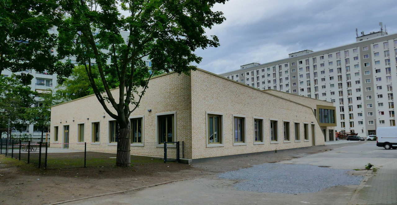 Bild: https://i.postimg.cc/DzkJXyqv/P1370286.jpg