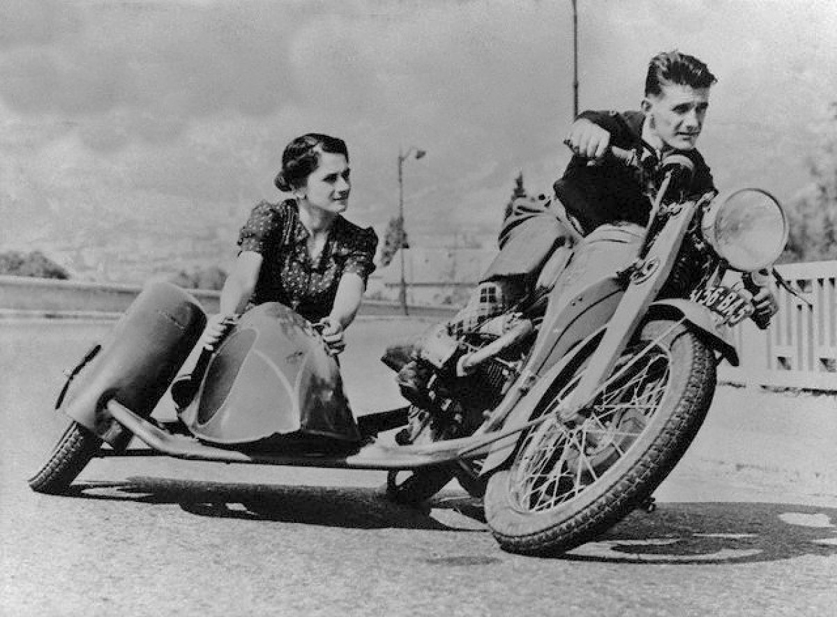 Armec sidewinder tilting sidecar