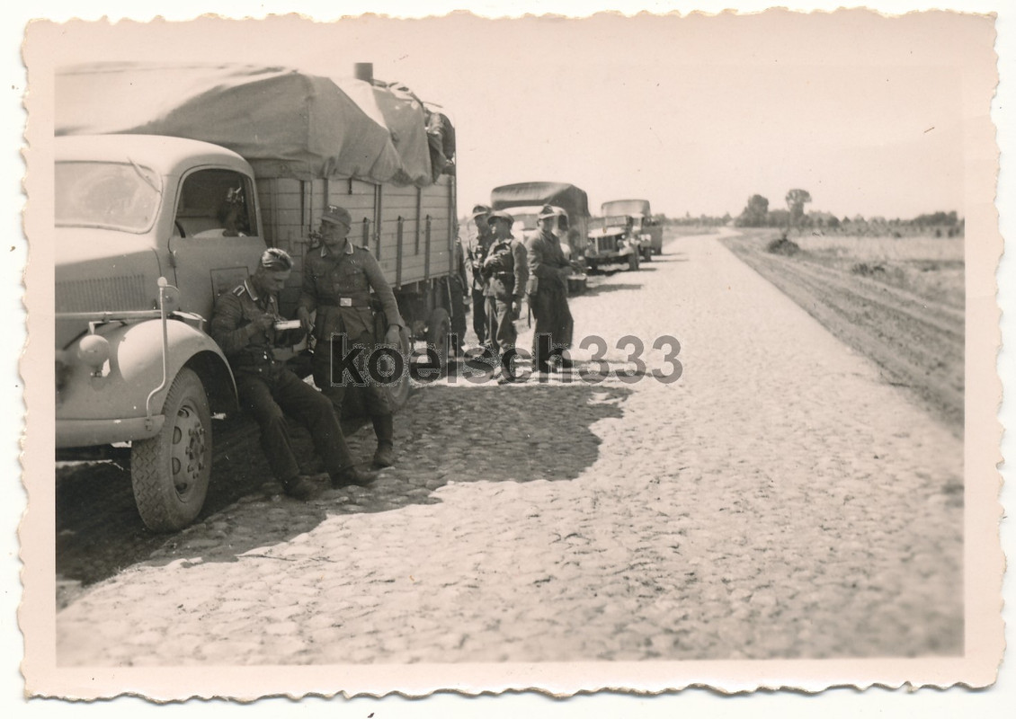 Feldküchen LKW Soldaten Front Verpflegung Werfer