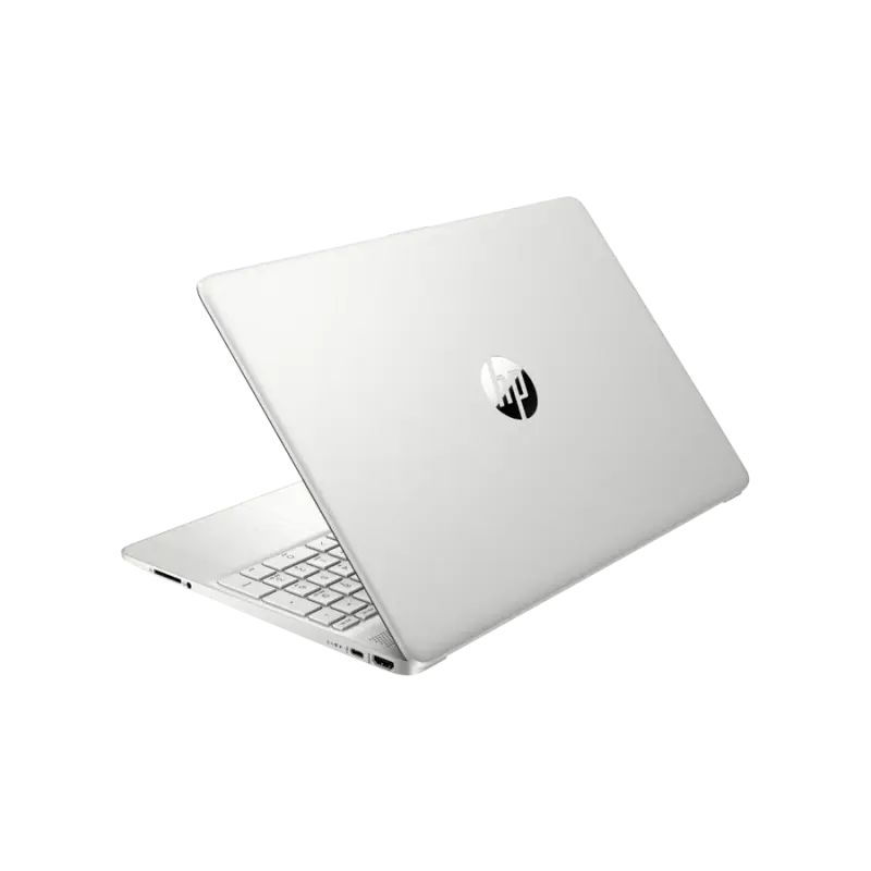 Una persona utilizando la laptop HP en un entorno de trabajo flexible.