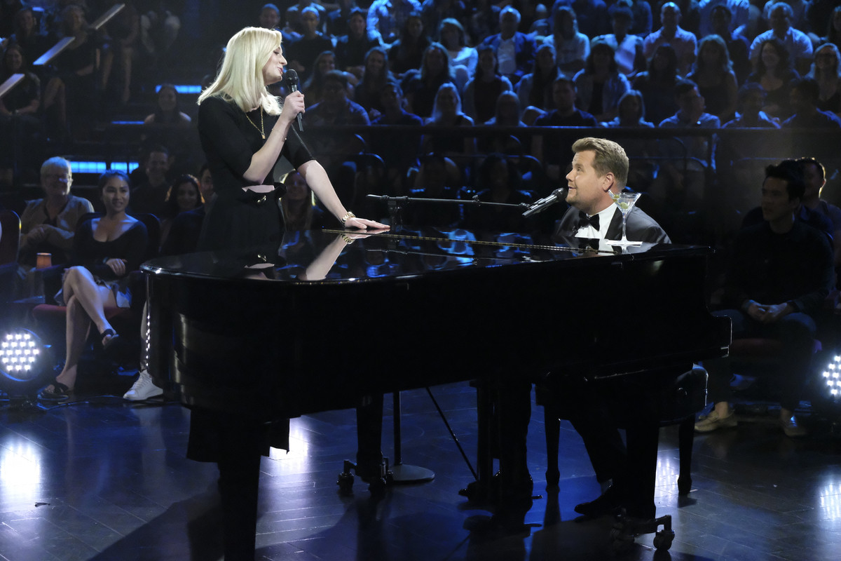 sophie-turner-the-late-late-show-with-james-corden-september-26t