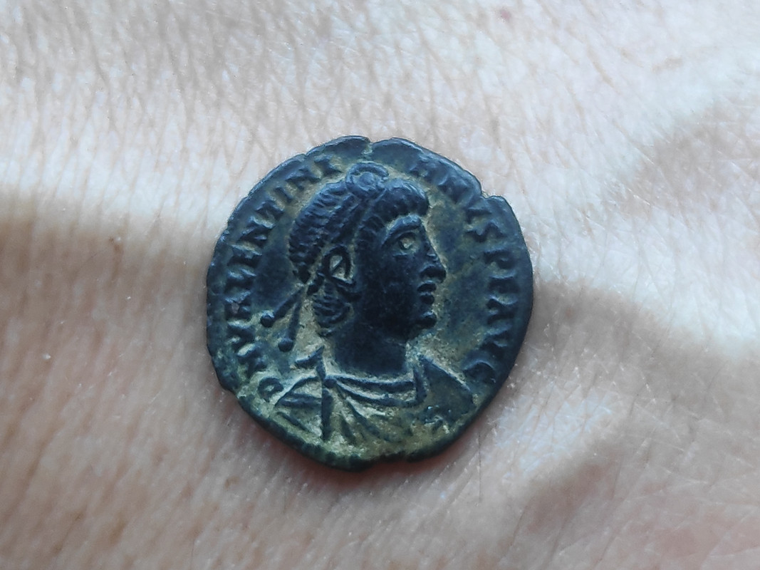 AE3 de Valentiniano I. SECVRITAS REIPVBLICAE. Roma IMG-20200415-130731