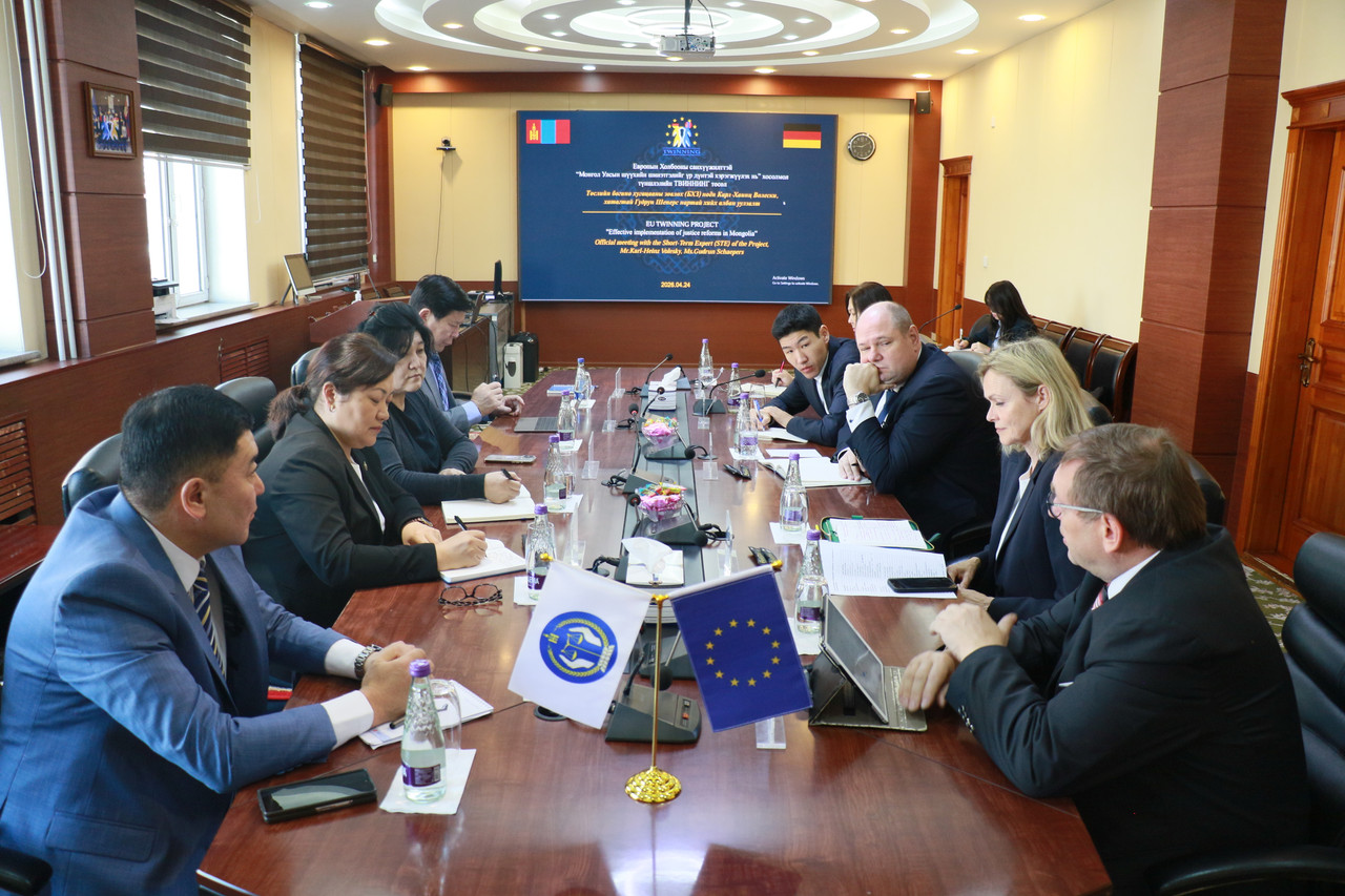 Шүүгчийн карьерын тогтолцоонд өгөх зөвлөмжийг танилцуулав