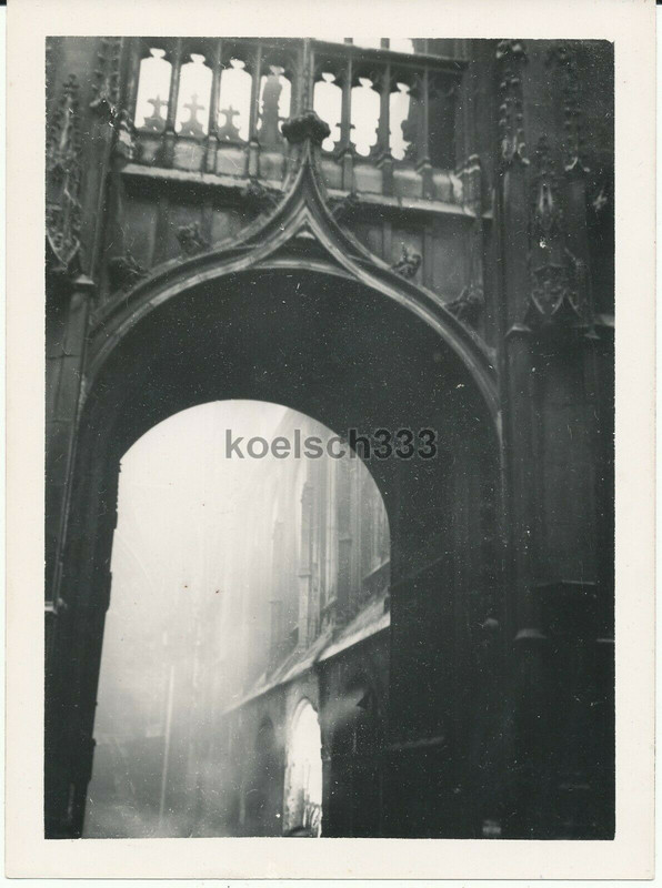 Foto Ruinen in der schwer zerstörten Stadt Rouen in Frankreich Kathedrale Kirche2