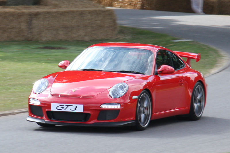 800px-2009-07-05_red_Porsche_997_GT3_(MY_2010)_Goodwood
