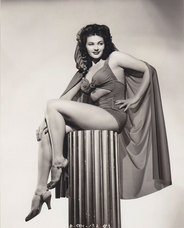 Yvonne_De_Carlo_d10