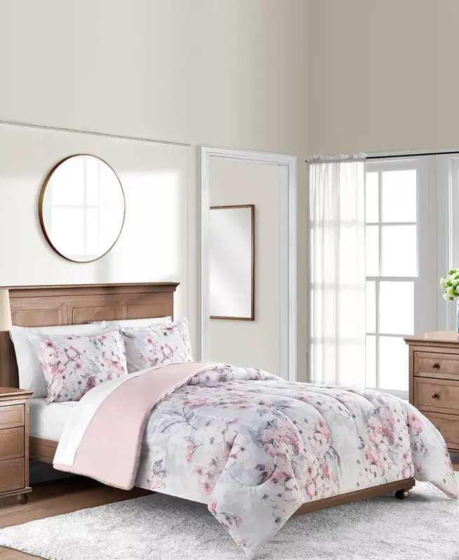 Luxurious 3-Piece Queen Comforter Set: Sunham Colesville Floral Deal at Macy’s Luxurious 3-Piece Queen Comforter Set: Sunham Colesville Floral Deal at Macy’s