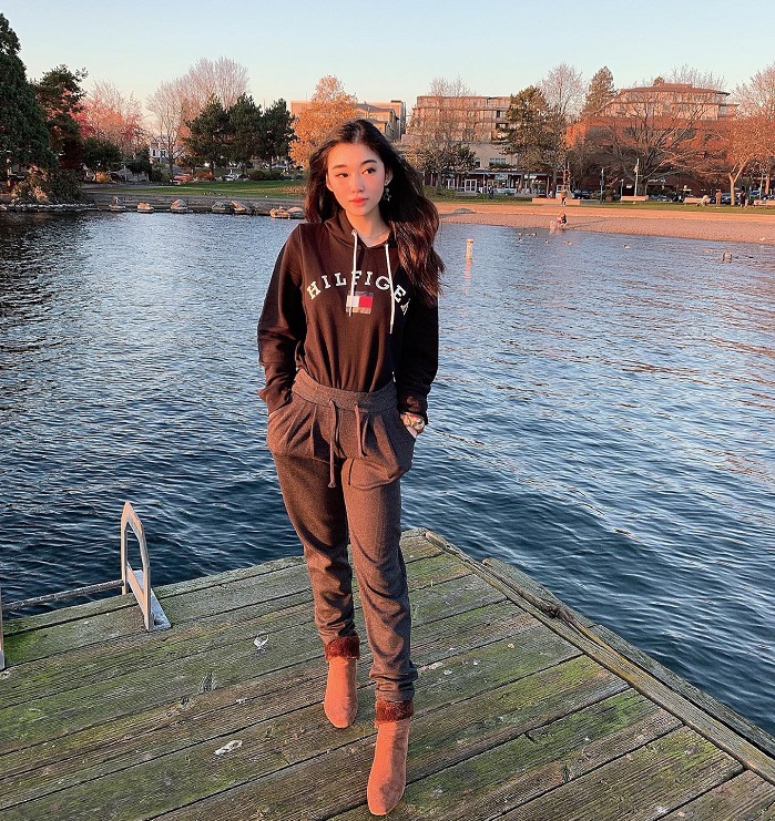 Gaya liburan Livy Renata.