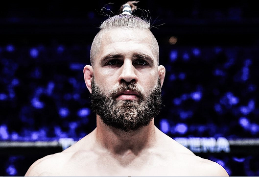 Иржи Прохазка обмисля слизане в средна категория