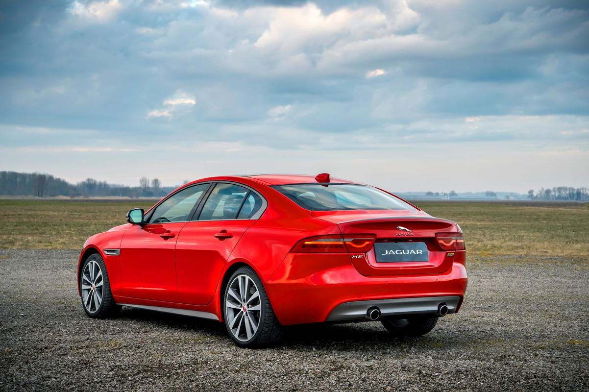 Jaguar XE 300 Sport Edition (12)