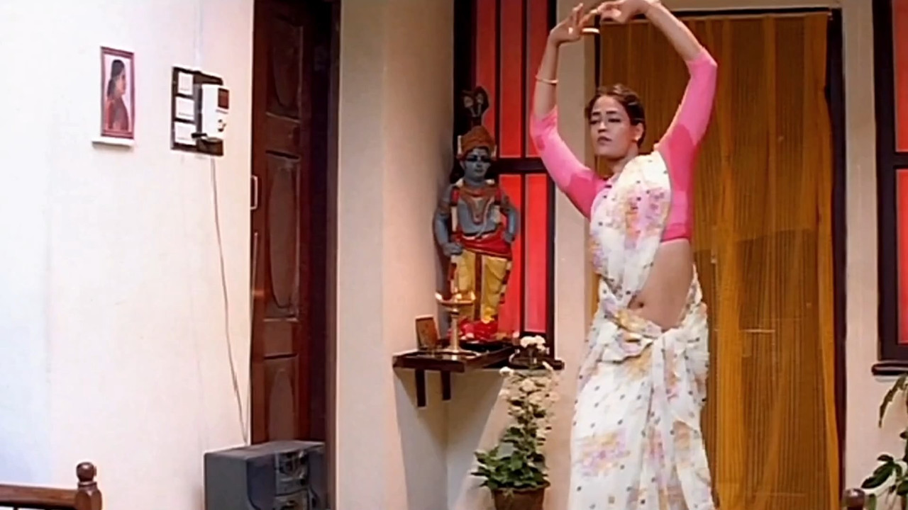 Young Ranjitha Sexy Hot Navel Hole and Boobs in Pink White Saree.mp4_snapshot_00.27.044