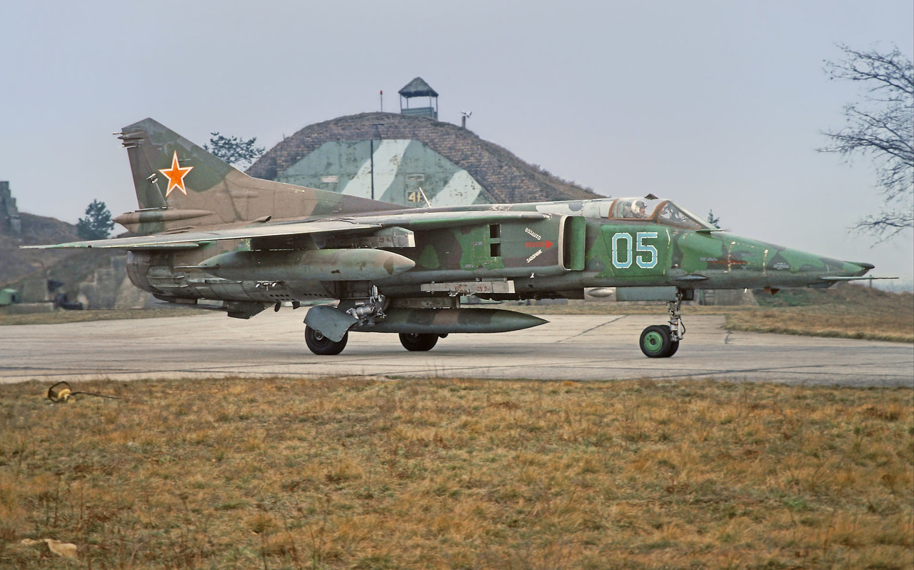 559 APIB Mig-27K 05 Blue_76802645397 (2)