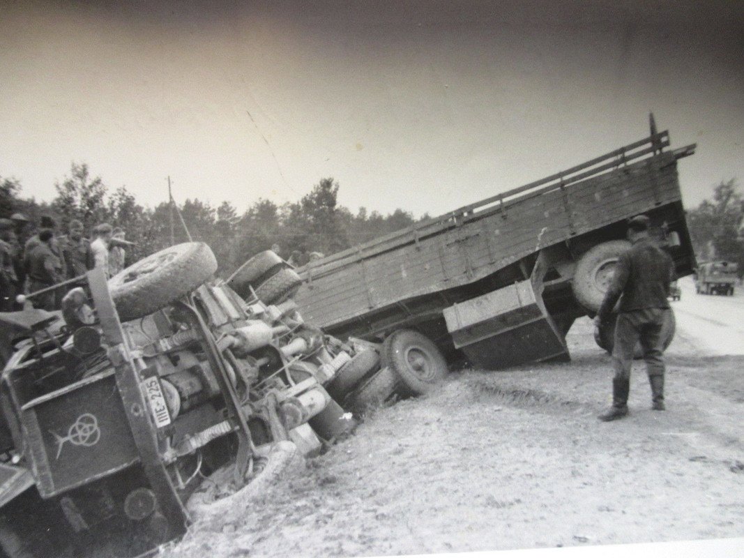 Soldaten Feldzug LKW Unfall Straße Rußland Minsk