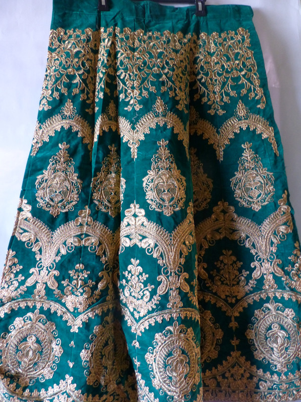 INDIAN TRADITIONAL GREEN SKIRT & SHAWL W/GOLD EMBROIDERY ADJUSTABLE SIZE