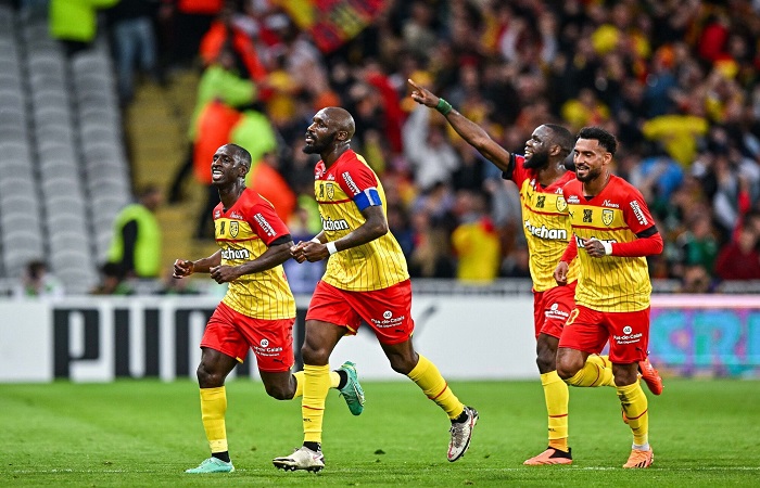 Soi kèo tài xỉu, phạt góc trận Lens vs Lyon, 22h00 ngày 16/08