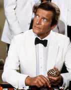 roger-moore-c66