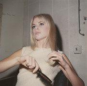 Britt-Ekland-md06