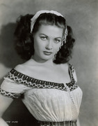Yvonne-De-Carlo-d46