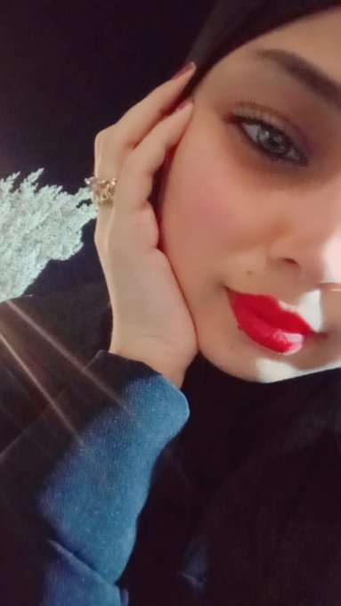 الكحبه دموع مره ثالثه بلاعه العير خطيبها يفتخر لان هي تشيل العير كله من وراى Image