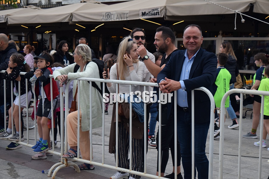 , 23&omicron;&sigmaf; &Alpha;&gamma;ώ&nu;&alpha;&sigmaf; &Delta;&rho;ό&mu;&omicron;&upsilon; &Kappa;&alpha;&lambda;&alpha;&mu;ά&tau;&alpha;&sigmaf;: &Mu;&iota;&alpha; &pi;&omicron;&lambda;ύ&chi;&rho;&omega;&mu;&eta; &gamma;&iota;&omicron;&rho;&tau;ή &alpha;&theta;&lambda;&eta;&tau;&iota;&sigma;&mu;&omicron;ύ &mu;&epsilon; &pi;&rho;&omega;&tau;&iota;έ&sigmaf; &Mu;&pi;&omicron;&upsilon;&rho;ί&kappa;&alpha; &kappa;&alpha;&iota; &Zeta;&omicron;&sigma;&kappa;ί&nu; (&phi;&omega;&tau;&omicron;&gamma;&rho;&alpha;&phi;ί&epsilon;&sigmaf; &kappa;&alpha;&iota; &beta;ί&nu;&tau;&epsilon;&omicron;)