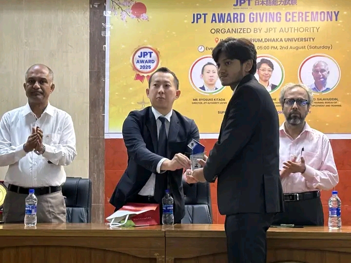 সার্টিফিকেট প্রদান ১