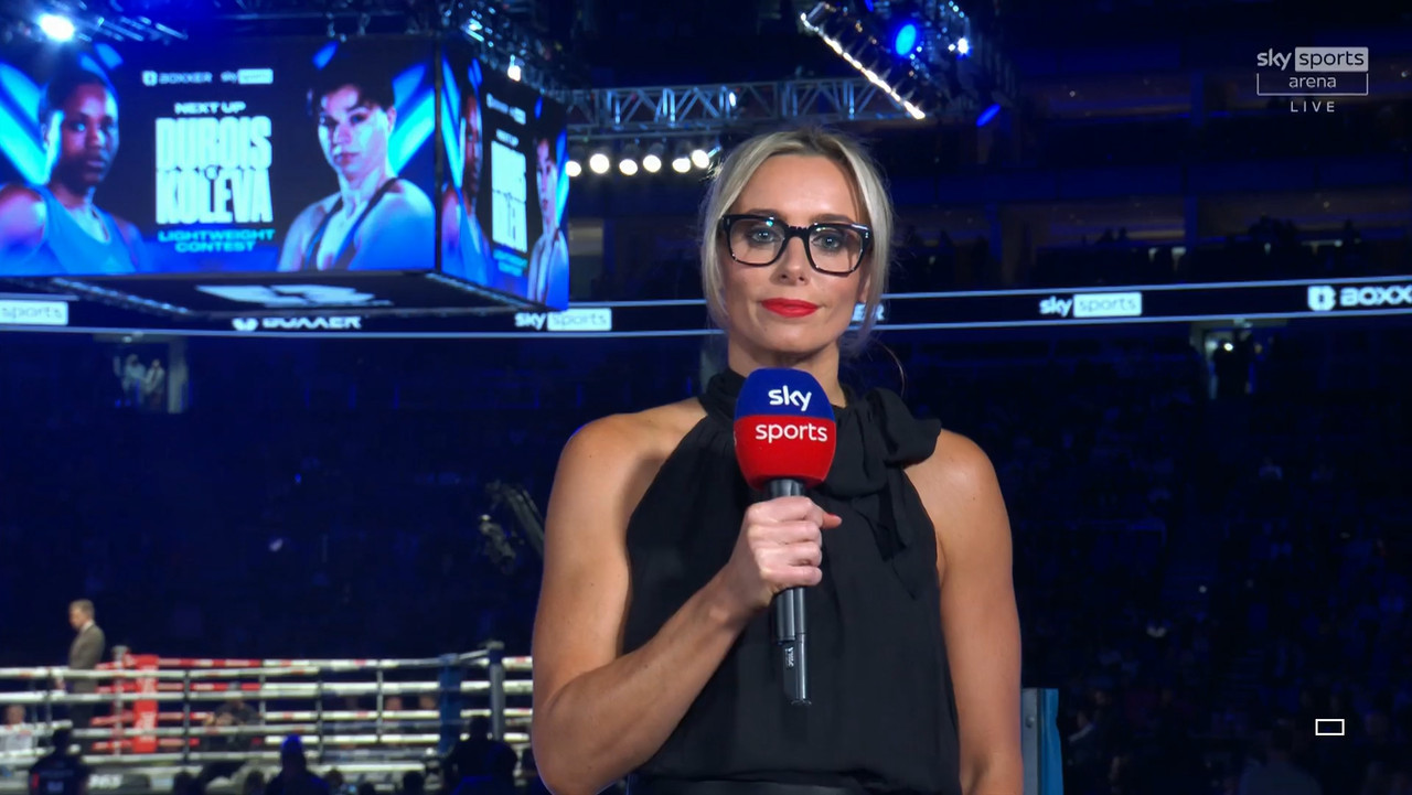 10.15 - 19.30.00 - Live  Fight Night. Long-Standing Rivals Claressa S...-1.m4v_snapshot_00.52.17.454
