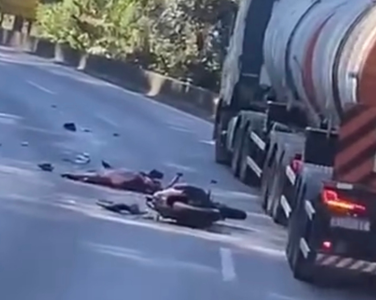 Acidente com motociclista na Rodovia Anchieta, no trecho de serra, em Cubatão