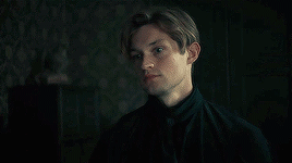 tumblr_31031639f8bf8dde703a4a27d81e625f_535f6192_400