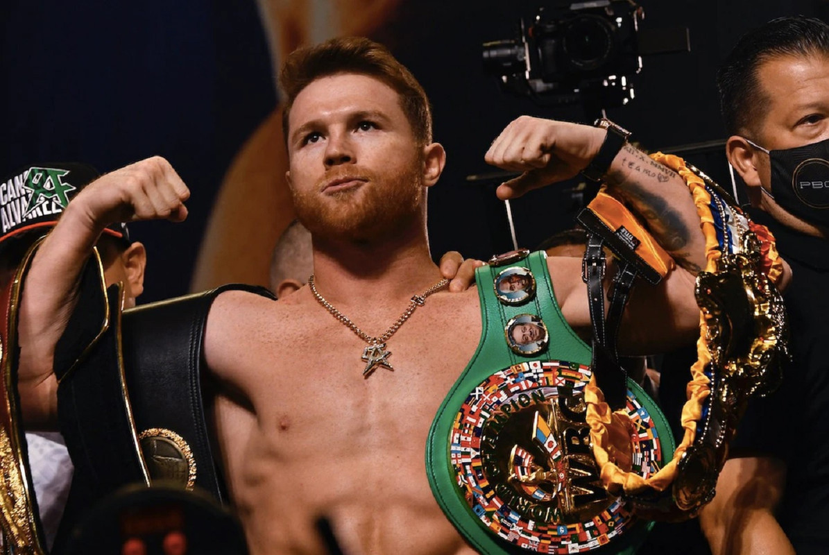 Canelo Álvarez lo puede todo, ¿ya está a la altura de Julio César Chávez?