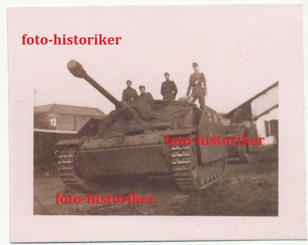 Kameraden auf Panzer Sturmgeschütz STUG 3 Seiten