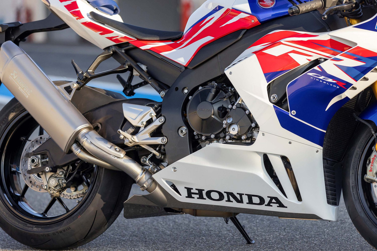 Спортбайк Honda CBR1000RR-R Fireblade SP 30th Anniversary 2022