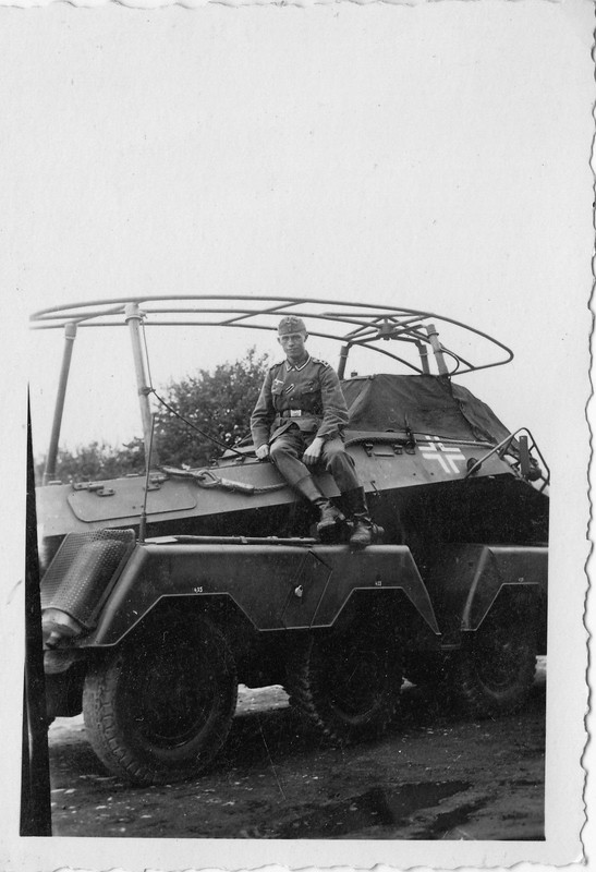 8 Rad Schützenpanzerwagen mit Bügelantenne Sd.Kt