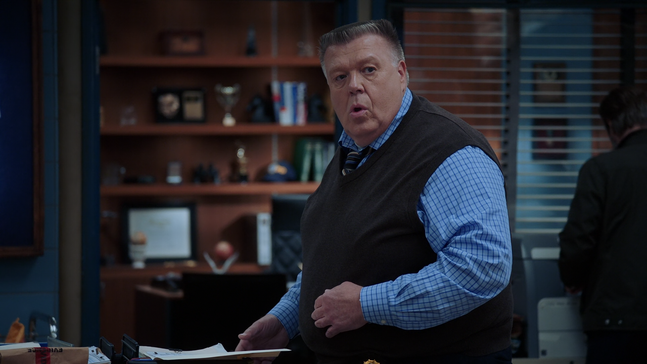 Brooklyn.Nine-Nine.S08E04.Balancing.1080p.10bit.AMZN.WEB-DL.DDP5.1.HEVC-Vyndros.mkv_snapshot_07.22_[