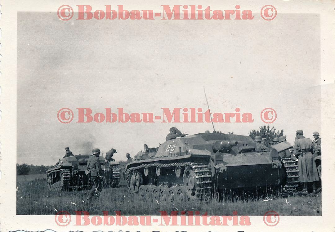 Frankreich 1940 Sturmgeschütz Abteilung STUG III mit Nummer 22 V