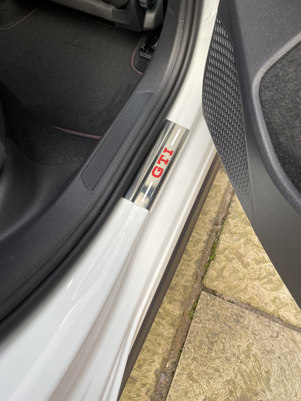 A8F5B379-C596-4AA0-99B6-1BAE036E704A