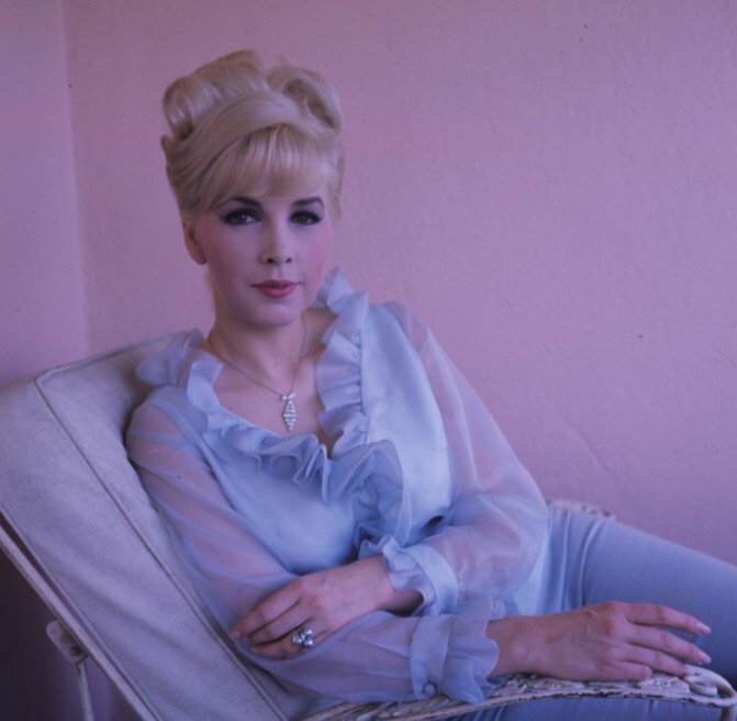 Stella_Stevens_c08