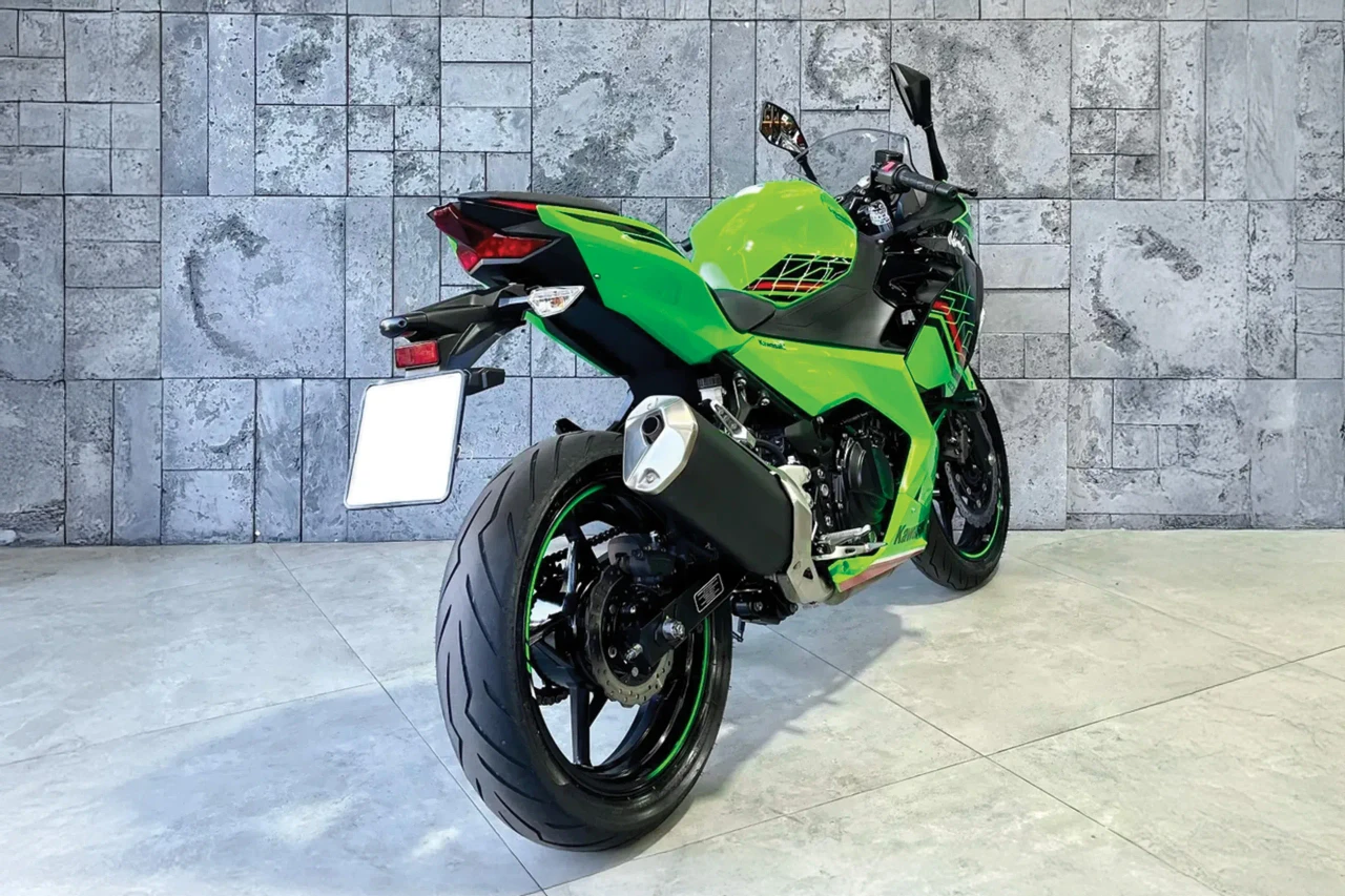 Kawasaki Ninja 400 tyre fitment context