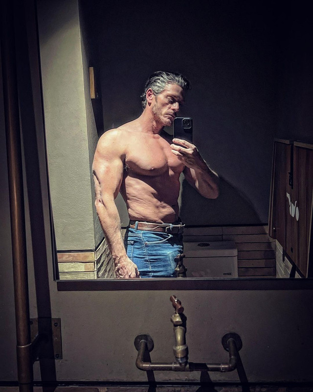 48 Años No Son Nada Comparado con Los Miles de Años Del Universo…. Pero no pemsemos en eso y Sigamos