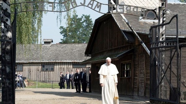 Visita-di-Papa-Francesco-ad-Auschwitz dans Riflessioni