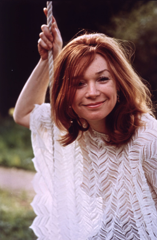 Shirley_MacLaine_c51