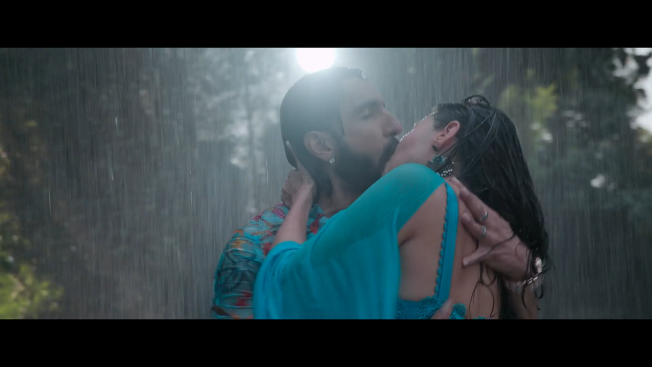 Rocky Aur Rani Kii Prem Kahaani 2023 - by Telly - VLC media player 08-09-2023 14_03_04