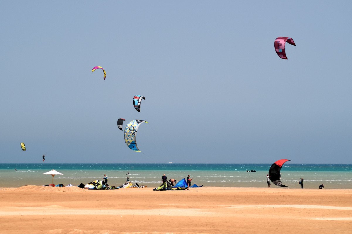 busy-kiting-day-in-hurghada.jpg