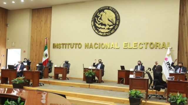 López Obrador va por reforma electoral, para reducir “gastos excesivos” del INE