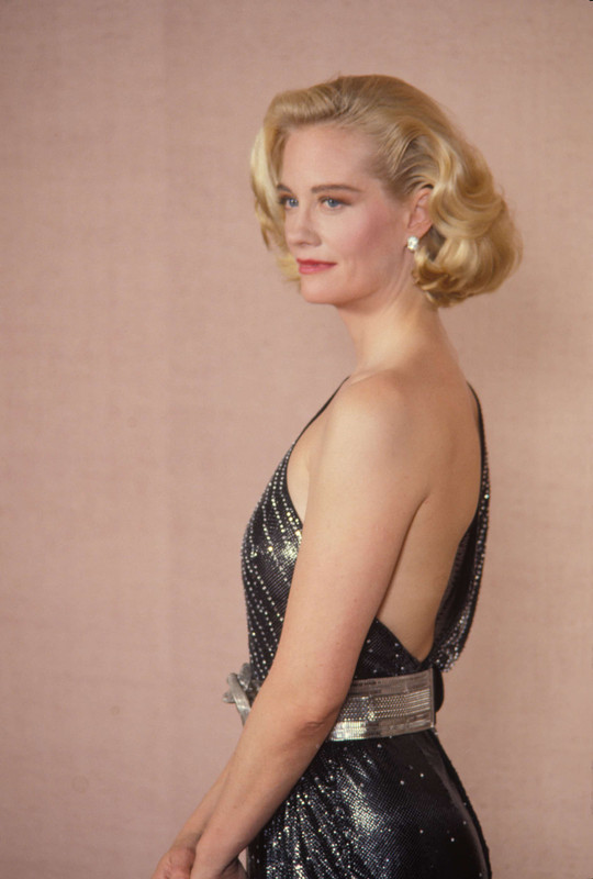 CybillShepherd_a98