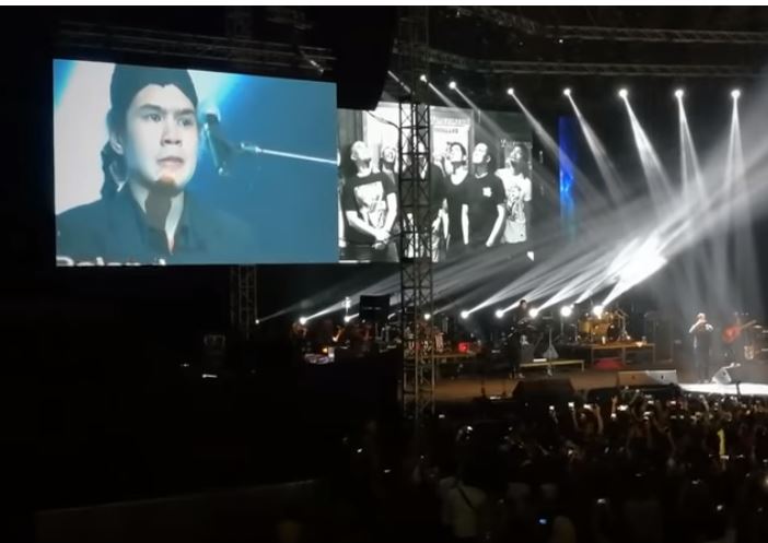 Dul Jaelani menangis di Konser Dewa 19, Malaysia (YouTube/Suhairi abu samah)